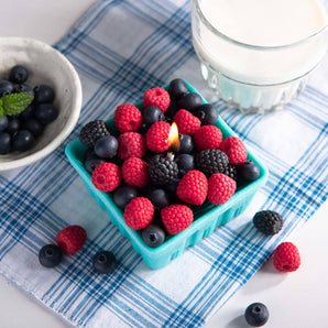 Bougie panier de fruits rouges mélangés